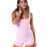 Mono de cuello cuadrado